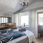 50's Charm By The With Sauna, Free Parking, 5 Bedrooms * ラハティ