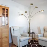 50's Charm By The With Sauna, Free Parking, 5 Bedrooms 別荘