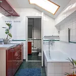50's Charm By The With Sauna, Free Parking, 5 Bedrooms *