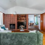 50's Charm By The With Sauna, Free Parking, 5 Bedrooms * ラハティ