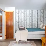別荘 50's Charm By The With Sauna, Free Parking, 5 Bedrooms