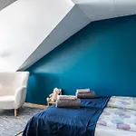 別荘 50's Charm By The With Sauna, Free Parking, 5 Bedrooms ラハティ