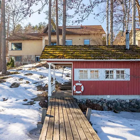 50's Charm By The With Sauna, Free Parking, 5 Bedrooms Lahti