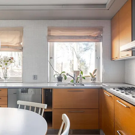 50's Charm By The With Sauna, Free Parking, 5 Bedrooms Lahti