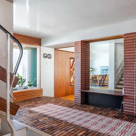 50's Charm By The With Sauna, Free Parking, 5 Bedrooms *