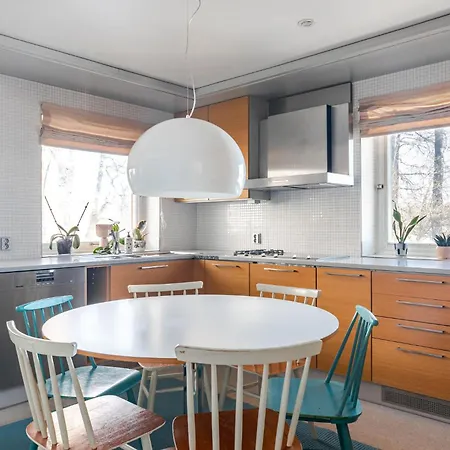 50's Charm By The With Sauna, Free Parking, 5 Bedrooms