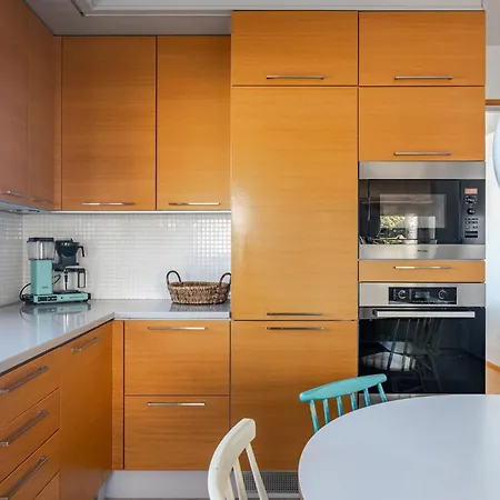 50's Charm By The With Sauna, Free Parking, 5 Bedrooms *