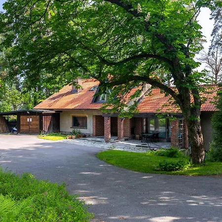 50's Charm By The With Sauna, Free Parking, 5 Bedrooms