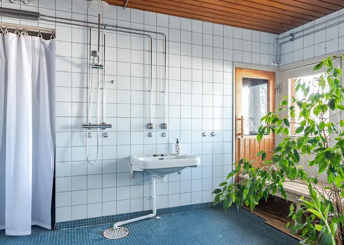 50's Charm By The With Sauna, Free Parking, 5 Bedrooms *