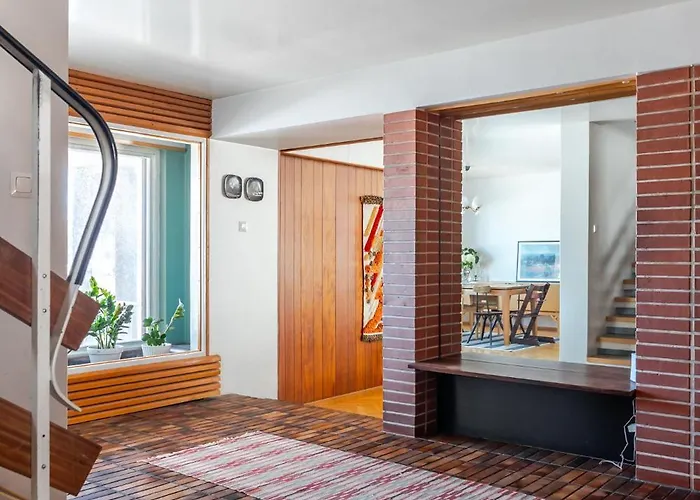 50's Charm By The With Sauna, Free Parking, 5 Bedrooms *