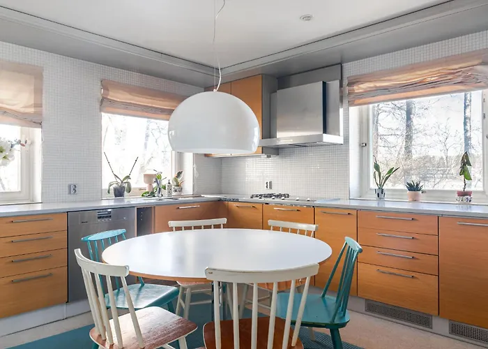 50's Charm By The With Sauna, Free Parking, 5 Bedrooms