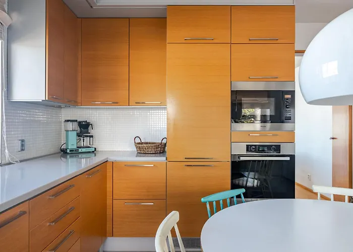 50's Charm By The With Sauna, Free Parking, 5 Bedrooms *